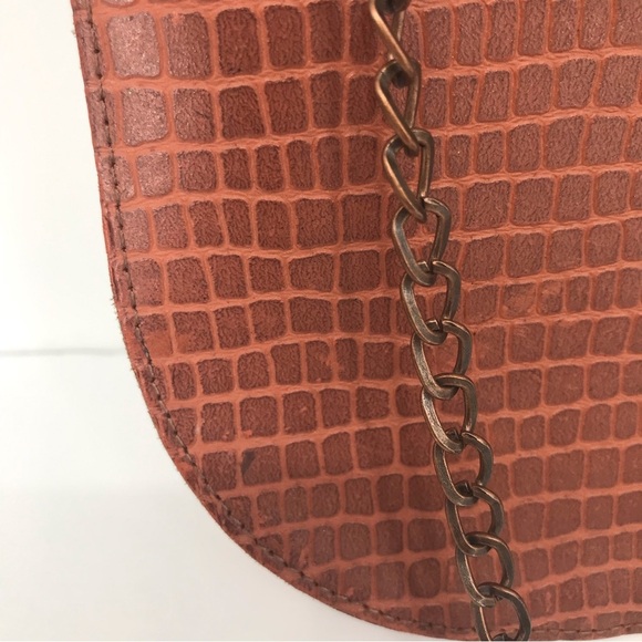 Leather Vintage Handbag with Modern Crossbody Chain - Picture 5 of 15